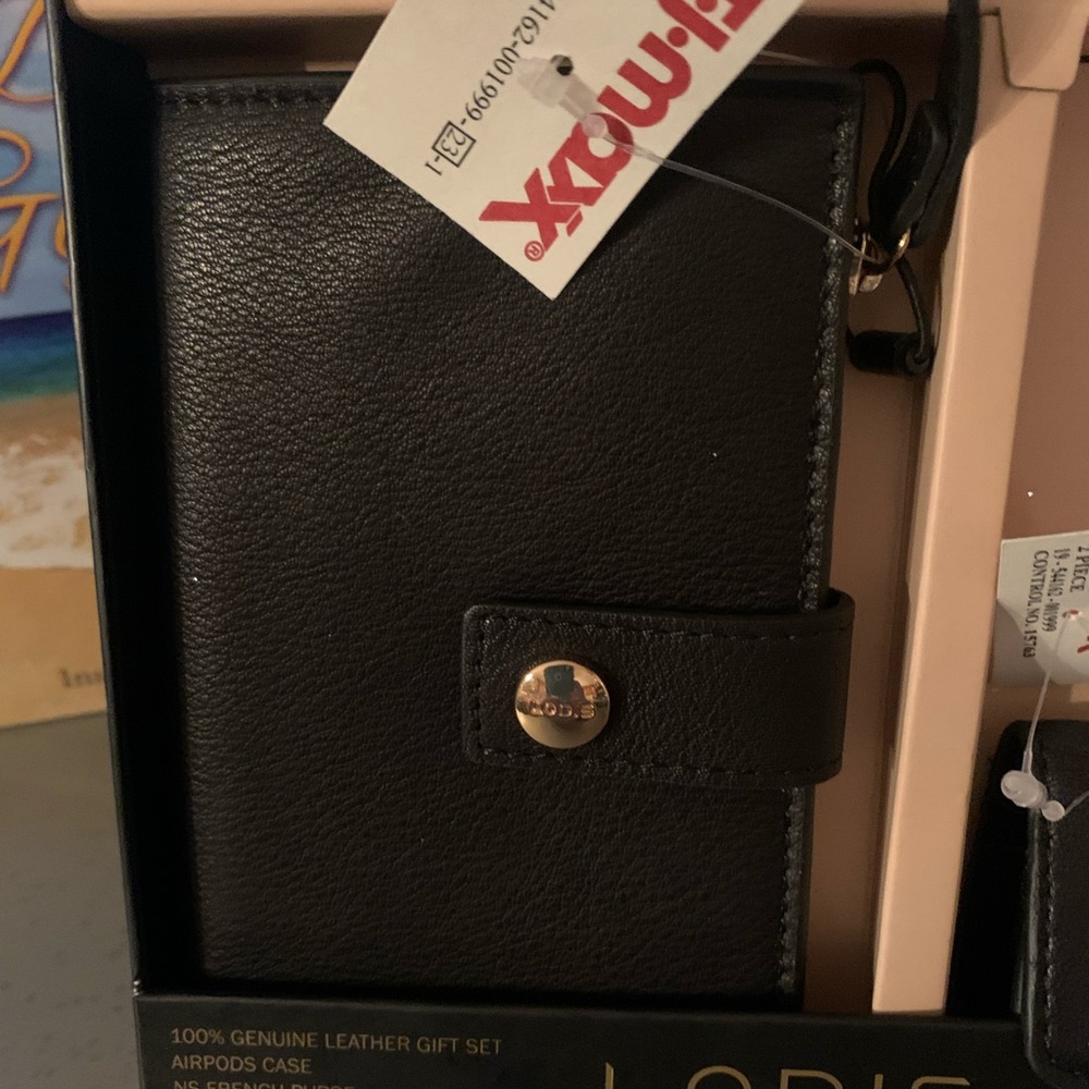 Lodis, NEW IN BOX, BLACK 100 percent genuine leather gift set. - Picture 2 of 10